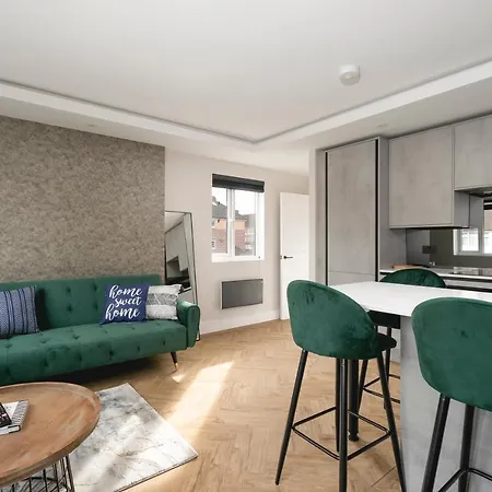Skyvillion - Cozy Large 4 & 1 Bed Apartments In London Enfield, Mins To Tube Station, Free Wi-Fi Exterior photo