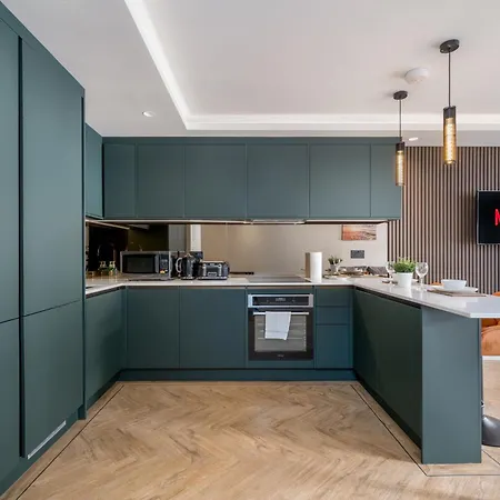 Skyvillion - Cozy Large 4 & 1 Bed Apartments In London Enfield, Mins To Tube Station, Free Wi-Fi Exterior photo