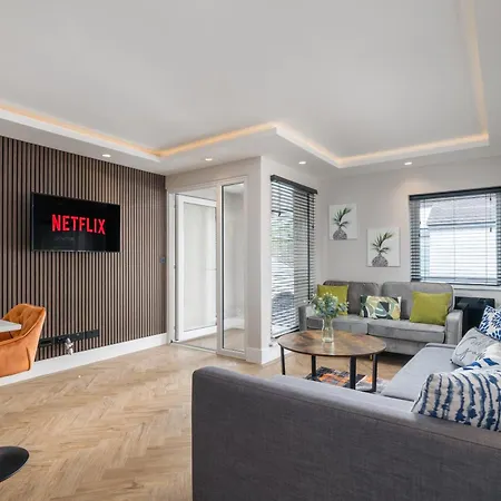 Skyvillion - Cozy Large 4 & 1 Bed Apartments In London Enfield, Mins To Tube Station, Free Wi-Fi Exterior photo